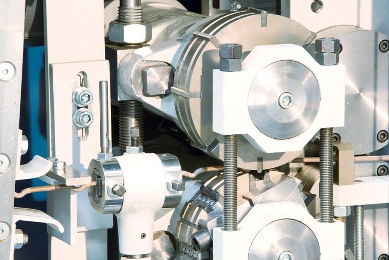Weaving machines for high-quality mesh and fabrics | WIRE