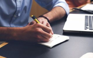 Handschrift-Laptop-Buero.jpg