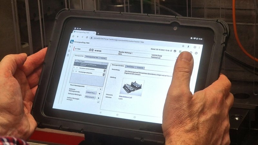 Mit-dem-Tablet-alles-im--berblick-Copyright-iT-Engineering.jpg