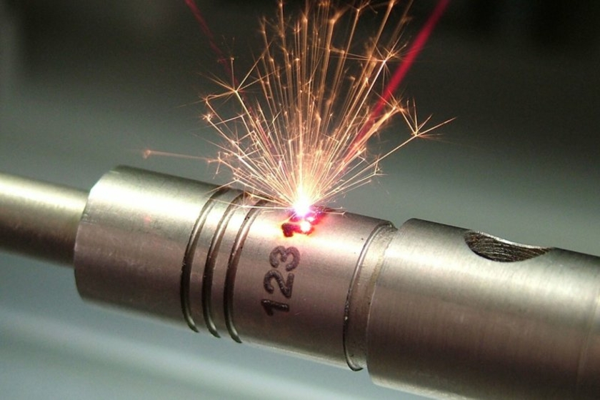 Lasercodierung-auf-Metall.jpg