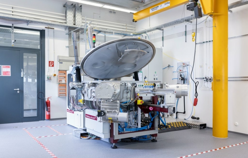 Anlage-fuer-Oberflaechenveredelungen-Copyright-Fraunhofer-IST.jpg