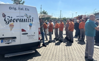 Eis-auf-die-Hand.jpg