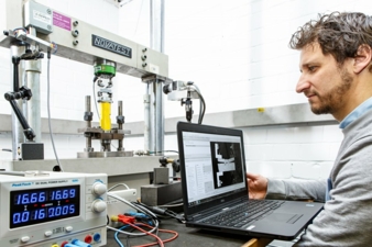 Experimentelle-Schwingfestigkeitsanalyse-Copyright-Fraunhofer-LBF.jpg