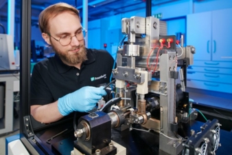 Gleitlager-Teststand-Copyright-Juergen-Jeibmann-Fraunhofer-IWS.jpg