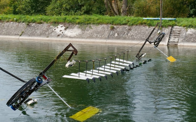 Ein Skilift unter Wasser