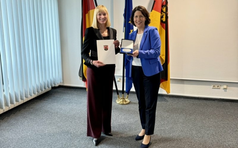 DVS-Präsidentin Susanne Szczesny-Oßing erhält Wirtschaftsmedaille des Landes Rheinland-Pfalz