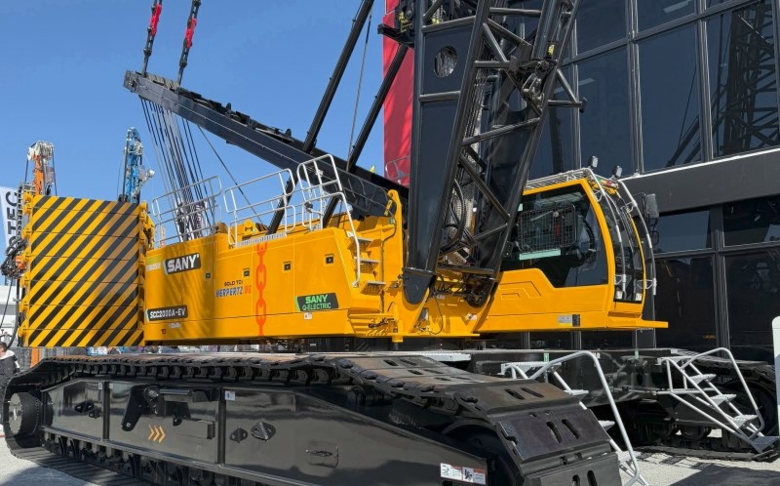 200-t-Raupenkran elektrifiziert