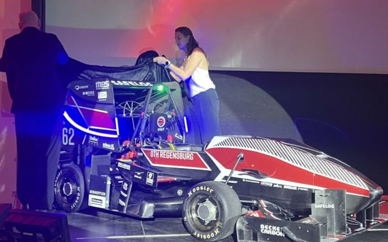 Formula Student-Piloten folgen Rennsport-Ikone Walter Röhrl nach